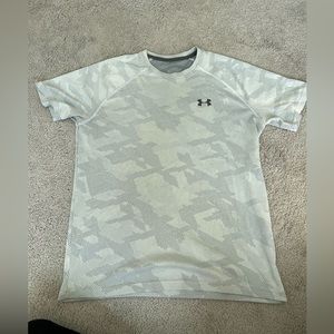 Men’s under Armour T-shirt/workout shirt